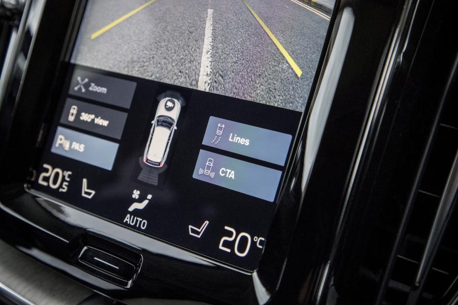 Детали интерьера Volvo XC60 D4 Inscription 2017 года  (UK) (фото 141 из 172)